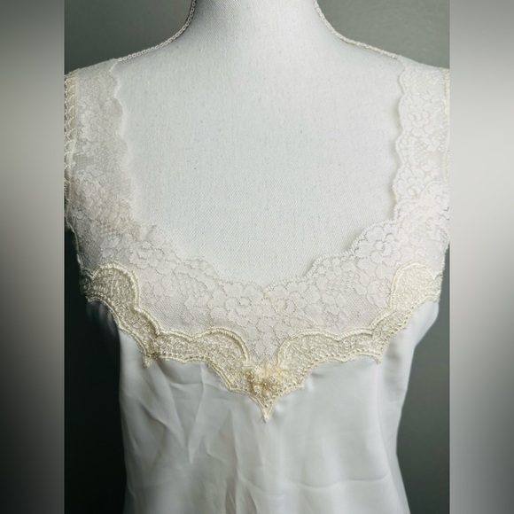 Vintage Christian Dior White Lace-Trim Chemise Size 34 or Size Small - Picture 4 of 13